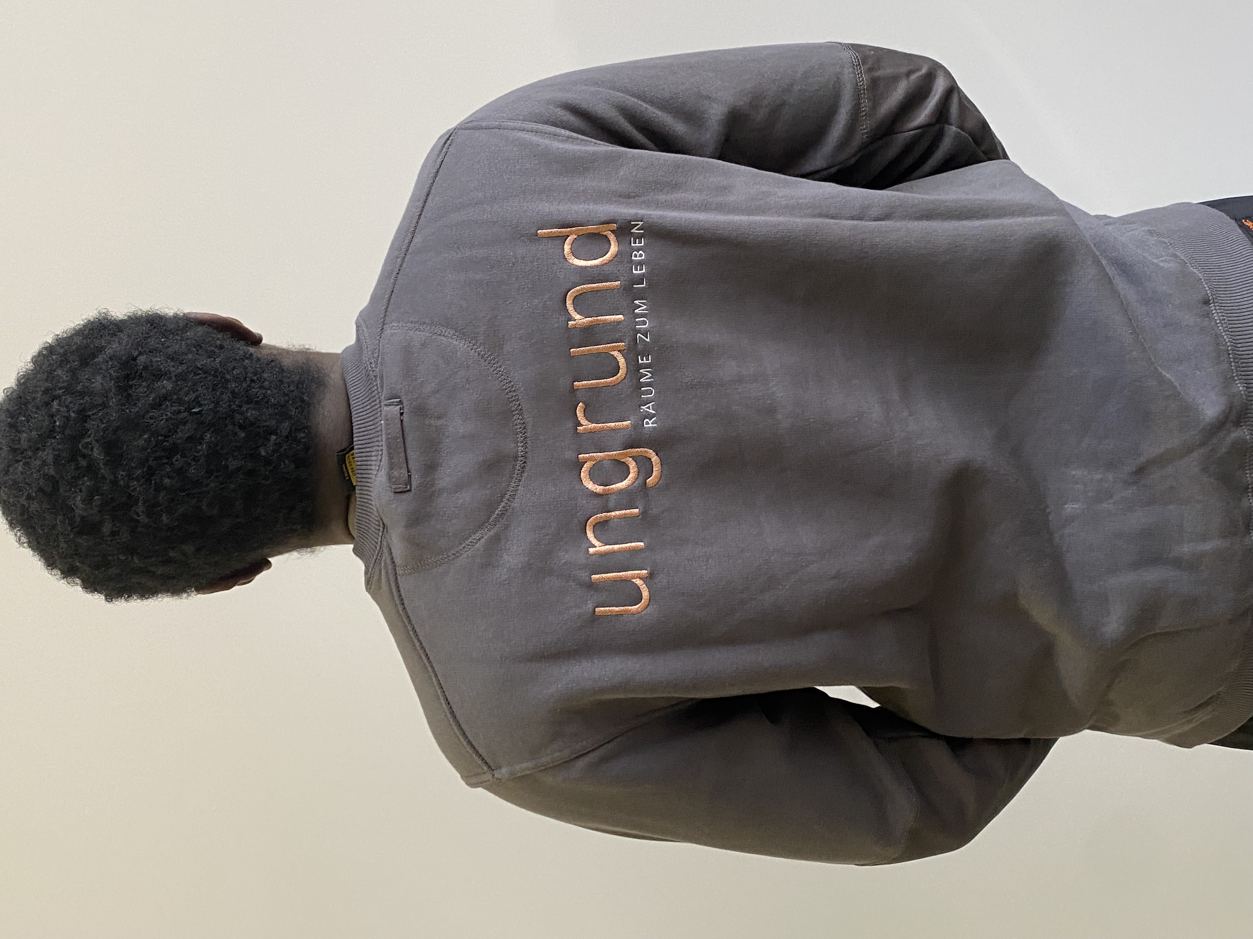 Sweatshirt in Dunkelgrau | mit Ungrund Logo in XL
